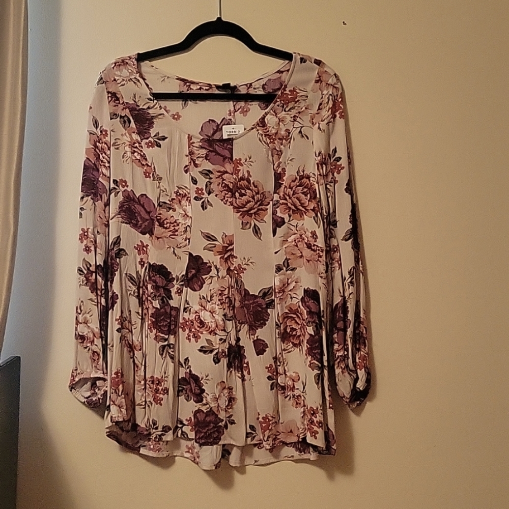 Torrid Size 00 Long Sleeve Floral shirt